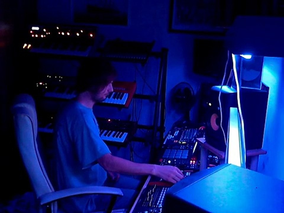 JAM - upcomming electro track, Akai MPC 2500, Nord Lead 2x, Moog Little Phatty, DSI Prophet 08