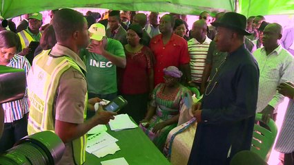 Opositor avança em eleições na Nigéria