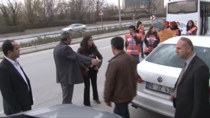 Elektrik Kesintisi Bakanlık Önünde Protesto Edildi