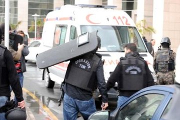 Savcının Kafasına Silah Dayadılar! Özel Harekat Timi Adliyeye Girdi