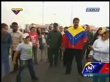 Maduro aprende a boxear en pleno acto oficial