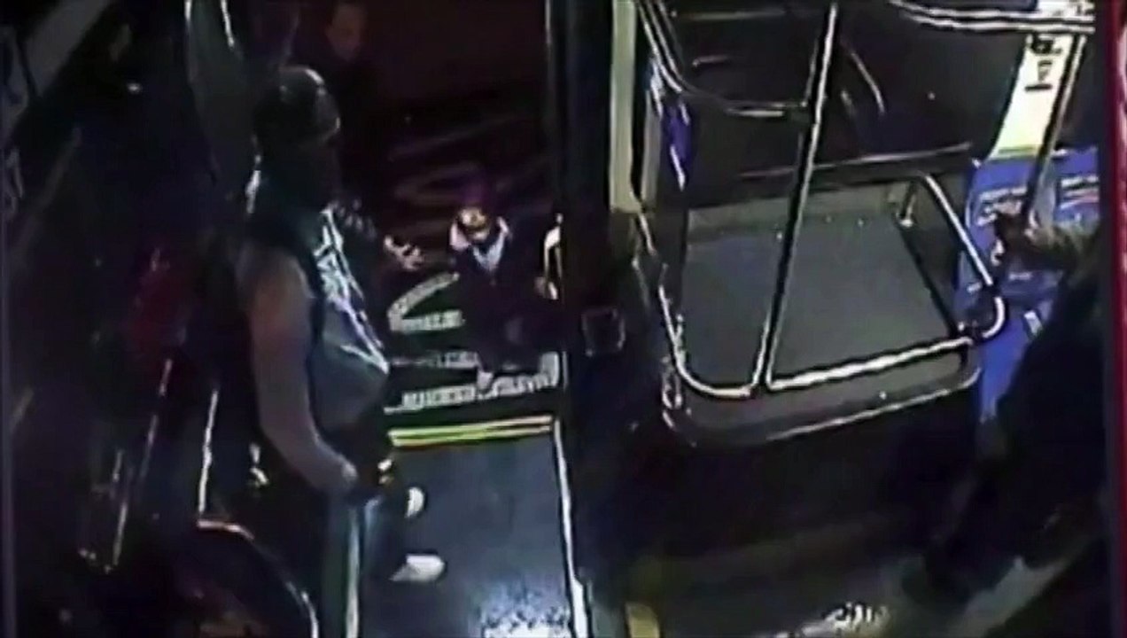 A 4 ans, elle prend le bus seule en pleine nuit pour s'acheter une boisson