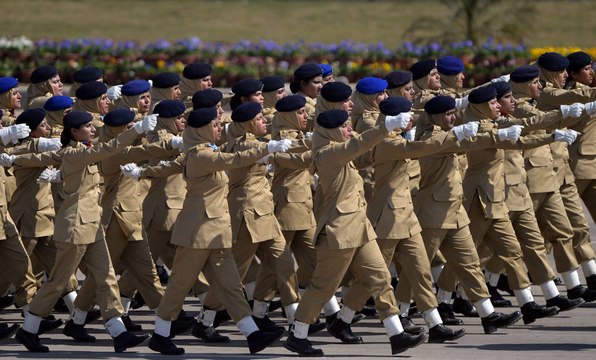 Flag Lowering Ceremony At Wagah Border - Pakistan Army Parade