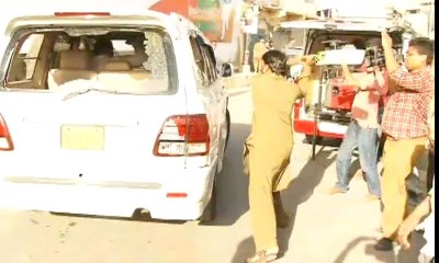 Angry protesters throw stones on PTI rally in Azizabad