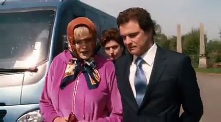 ST. TRINIAN'S - PENSIONNAT POUR JEUNES FILLES REBELLES - Bande-annonce