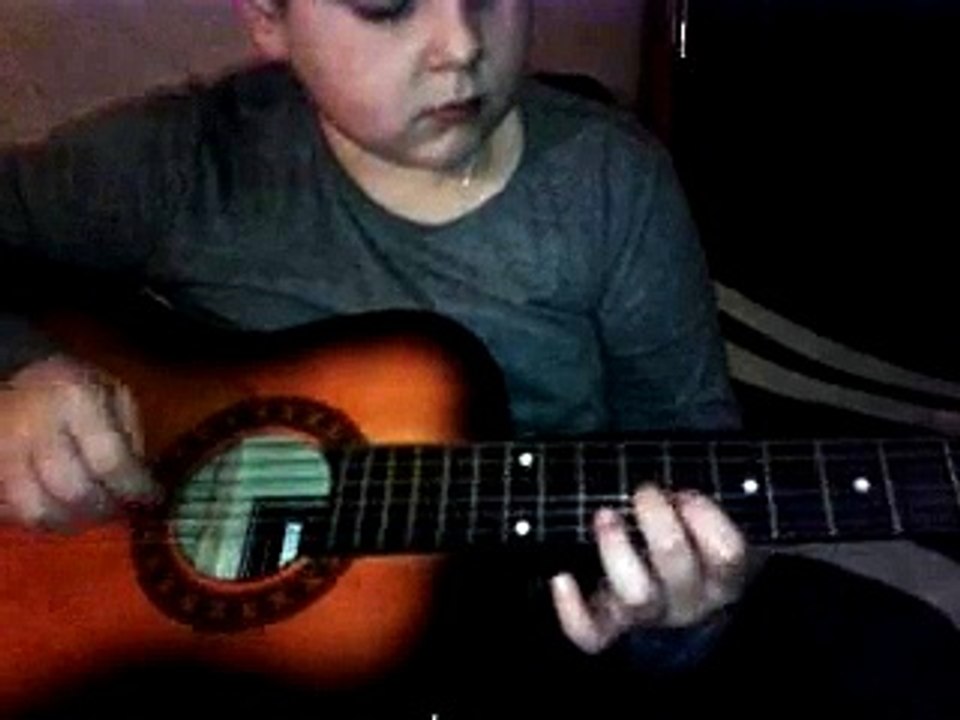 Maksio gitara 2 kolendy
