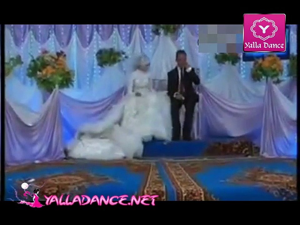 اجمد رقص شعبى ساخن ومثير فرح من الاخر غناء الفنانة دينا - Yalla Chaabi