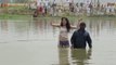 Anushka-Sharma-Coming-Out-Of-Pond---Matru-Ki-Bijlee-Ka-Mandola-Making