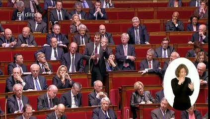 "Vous devez présenter un vrai projet aux Français", lance Valls à l'UMP