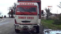 Bergama Otomobil Virajda Kamyona Çarptı: 2 Ölü 4 Yaralı