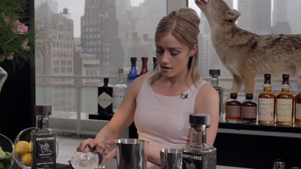 El Montelobos "Smoked Tea Sour" Coctel - El Servir Propio con Charlotte Voisey - Small Screen