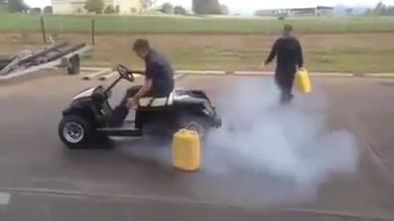 Quand on met un moteur de Hayabusa dans une voiturette de golf