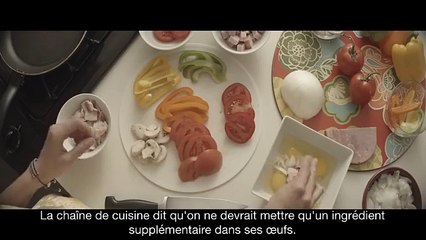 Cet homme fait tout pour aider sa femme aveugle sans qu'elle le sache !