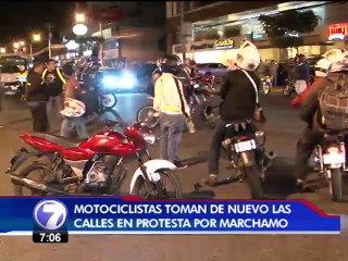 Motociclistas bloquean calles en horas pico