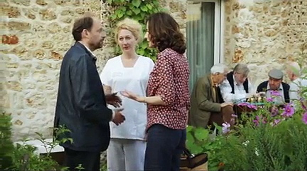 ADIEU BERTHE - L'ENTERREMENT DE MÉMÉ - Bande-annonce