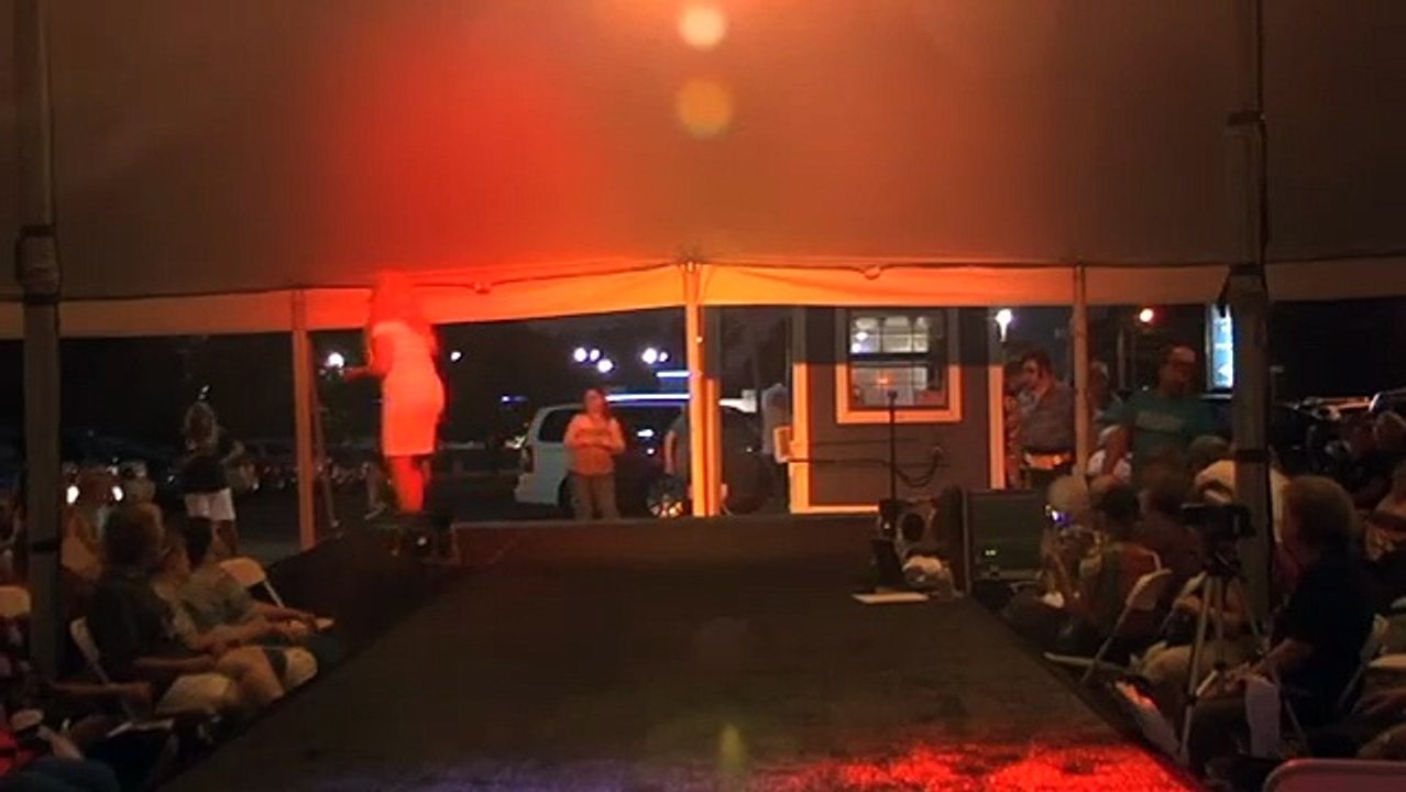 Wendy Lynn Adams sings Blue Eyes Crying In The Rain at Elvis Week 2013 video