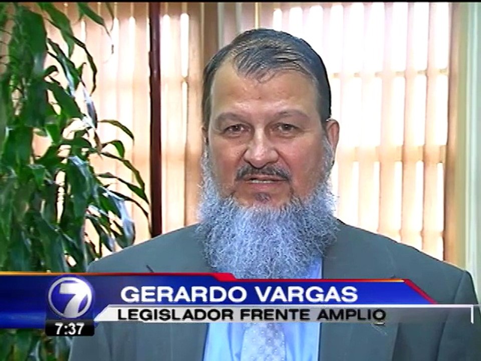 Diputados califican al mandatario Luis Guillermo Solís como el presidente viajero