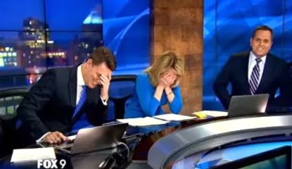 Canlı Yayında Kıyafetinin İçnden Elbise Askısı Çıktı