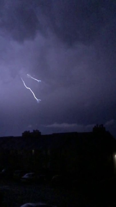 Lightening strike filmed with iPhone slow motion