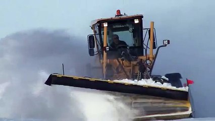 Motor graders snow plowing: Volvo G940