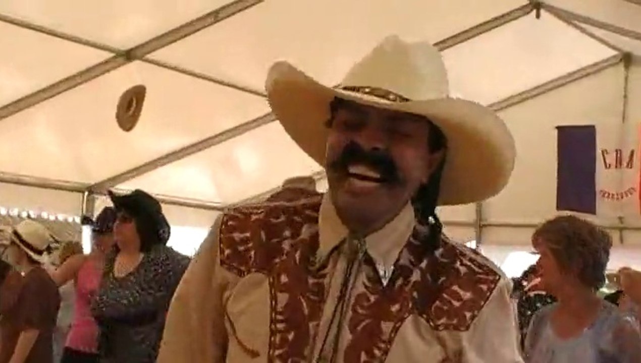 JACKY RAZAFINIAINA ( Champion du monde de  Line Dance )