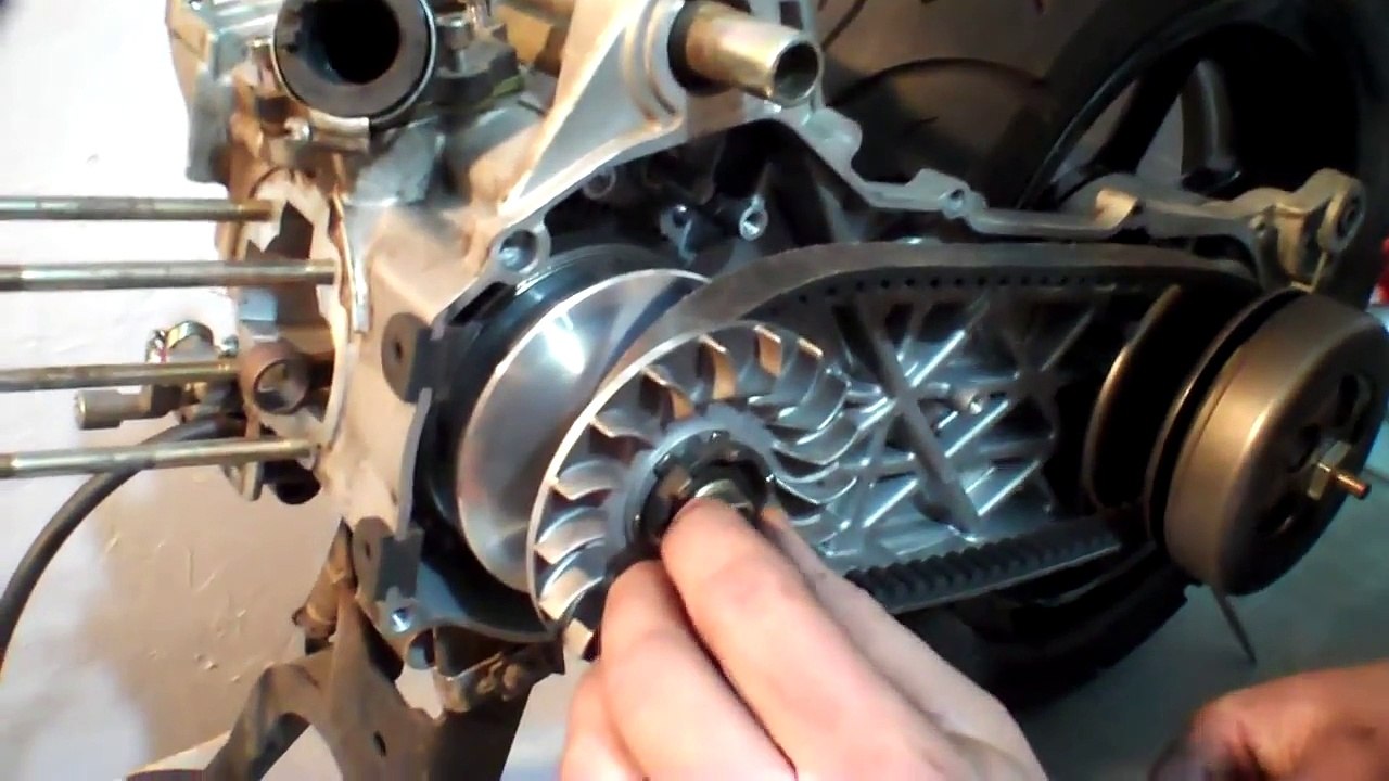 50cc 49cc Scooter Performance Clutch and Variator install variator roller weights