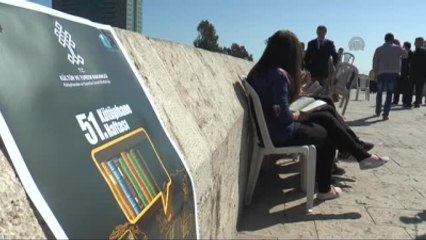 Tarihi Taşköprü'de Kitap Okuma Etkinliği