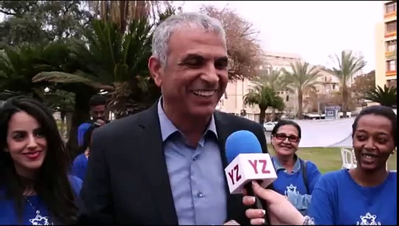 משה כחלון במטה פתחון-לב עם ניסים ציוני המנכ"ל