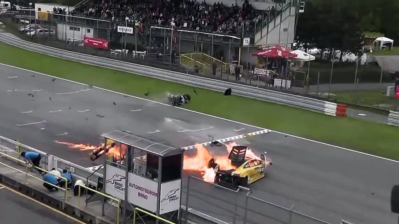Supercar Stupid drivers compilation 2014
