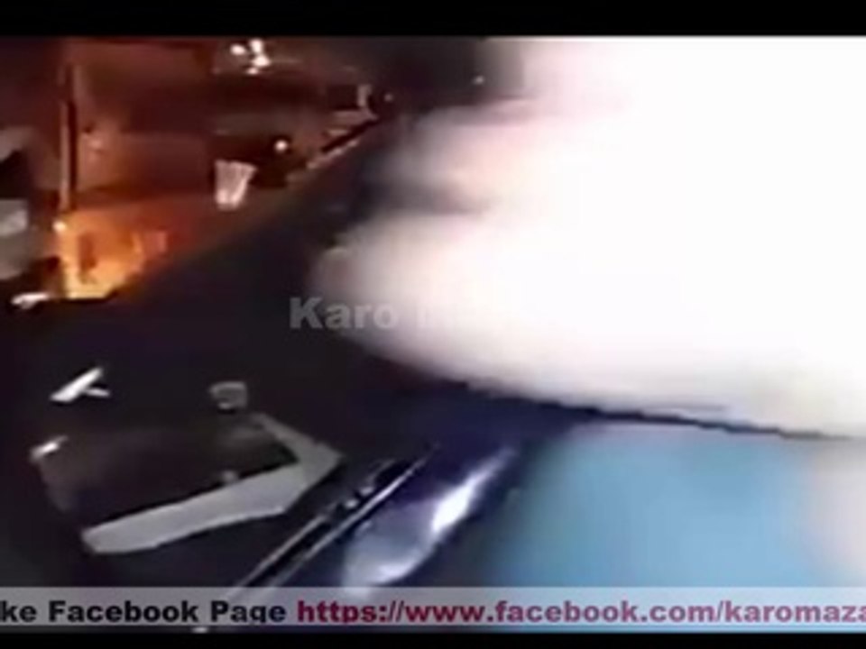 Police Wale Ki Road Par Larki Ke Sath Chair Chaar, Awaam Ne Dhar Liya, Must Watch