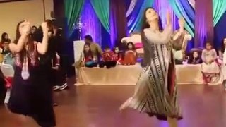 Pakistani girls hot wedding Dance on Bollywood songs - YouTube