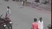 Chain Snatching on the road from a woman - Video