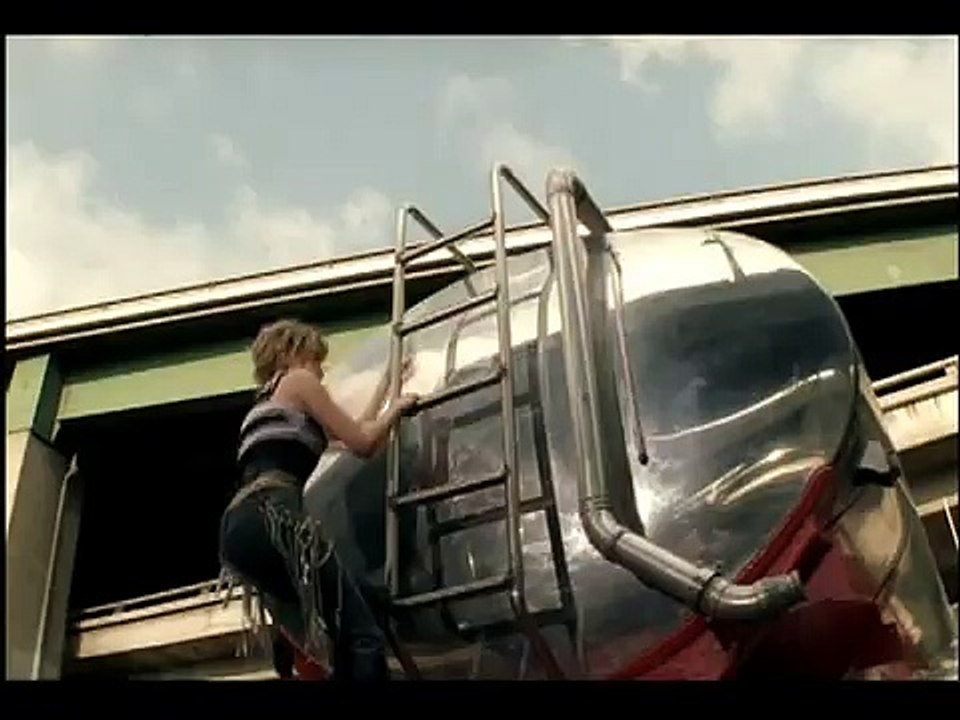 Kylie Minogue - Red Blooded Woman