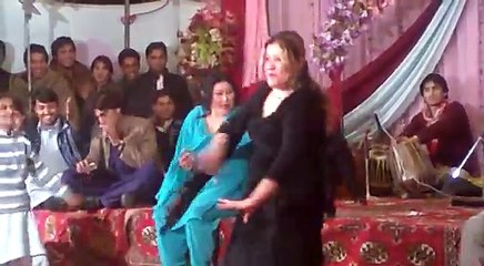 A Very Very mast Poshto dance in a Wedding..............!!!!!!!!!
