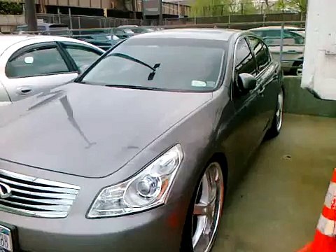 Infiniti G35 Sedan lowered with 22 inch wheels
