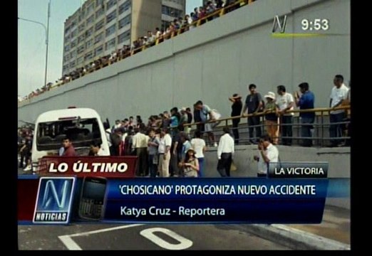 Coaster del ‘Chosicano’ chocó con ambulancia de bomberos en la Av. Grau
