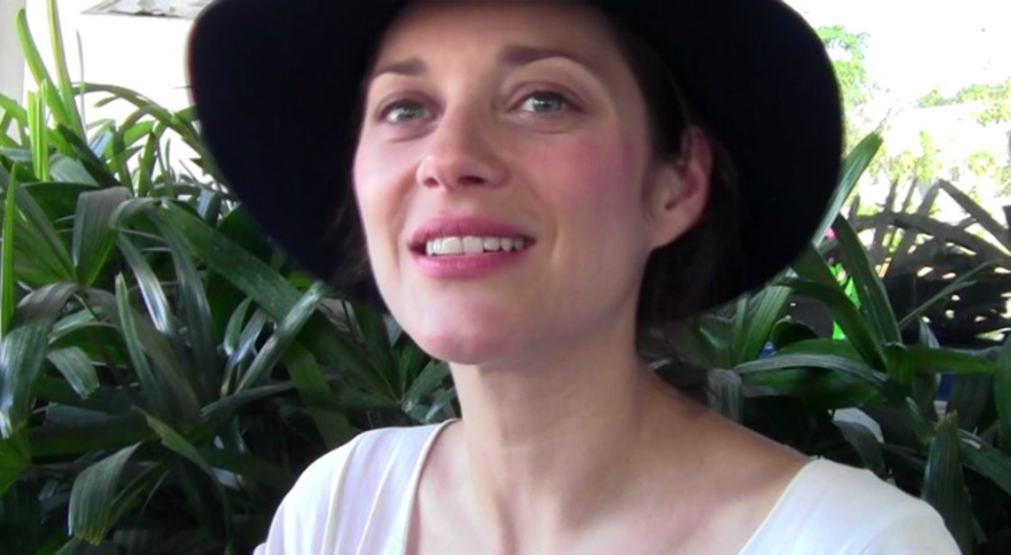 Joyeux Anniversaire De La Part De Marion Cotillard Et Melanie Laurent Video Dailymotion