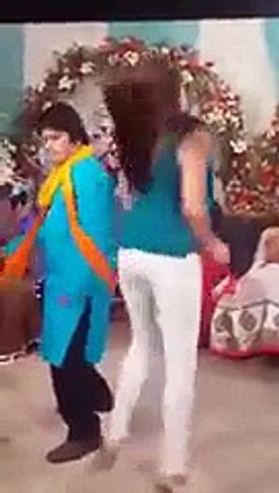 Lahori Girl And Boy Beautiful Dance In Mehindi On Beautiful Song - 2015