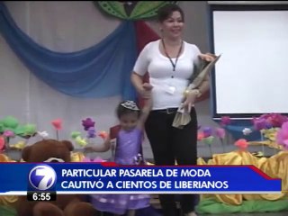 Un particular desfile de modas cautivó a cientos de liberianos este domingo