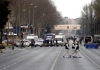Emniyet Önünde Öldürülen Saldırganın Kimliği Belirlendi