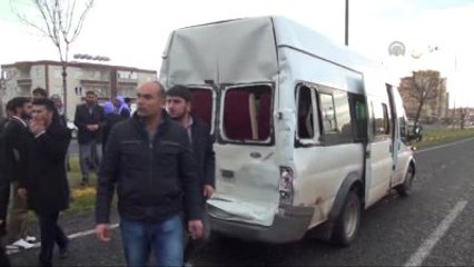 Öğretmenleri Taşıyan Minibüse Tır Çarptı: 7 Yaralı