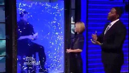 David Blaine Goes Underwater on LIVE with Kelly and Michael    Rare Magic