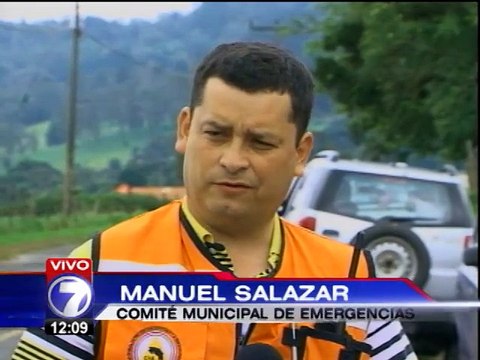 Vecinos sufrieron para llegar a sus trabajos tras caída de puente en Vara Blanca