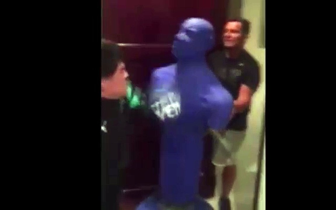 Diego Maradona boxeando al mejor estilo de Mayweather y Pacquiao