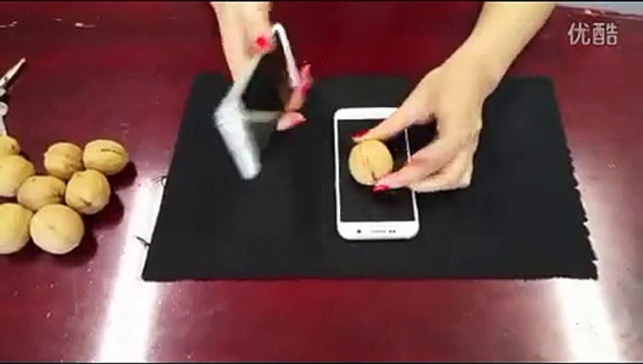 Watch Breaking of Walnuts with Galaxy S6
