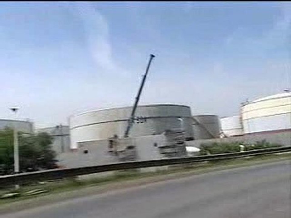 Les risques industriels. Extrait du film " Face aux risques"