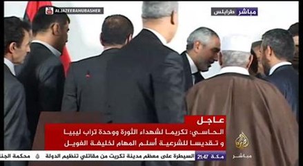 مراسم تسليم واستلام المهام بين رئيس حكومة الإنقاذ المقال عمر الحاسي ونائبه خليفة الغويل