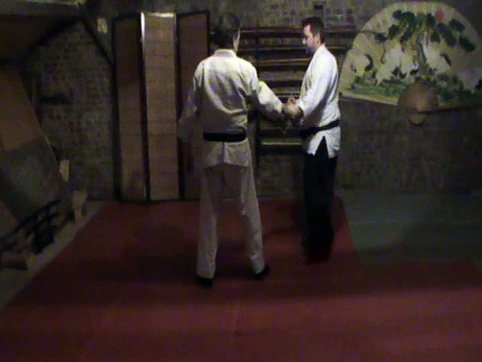 Gyaku hanmi katate dori : reaction ikkyo o soto gari