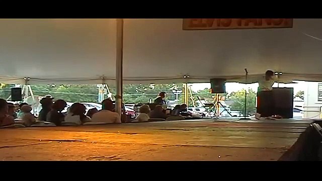 Daniel Lil D Shouse sings Good Rockin Tonight at Elvis Week 2006 (video)