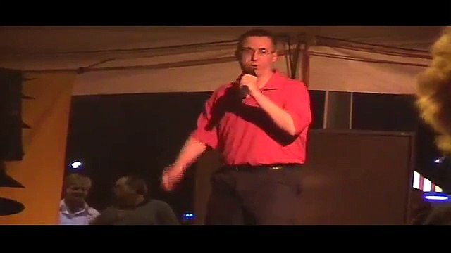 Doug McClure sings Trying To Get To You at Elvis Week (video)